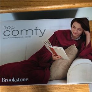 Sleeved fleece blanket